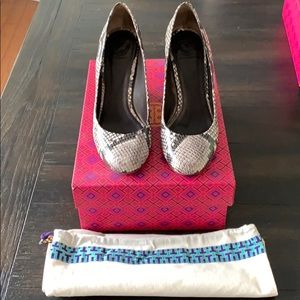 Tory Burch - snakeskin wedge